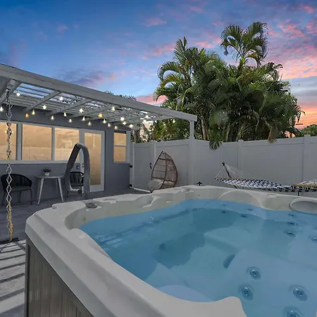 Modern Home In Ftl Hot Tub & Dogs Welcome